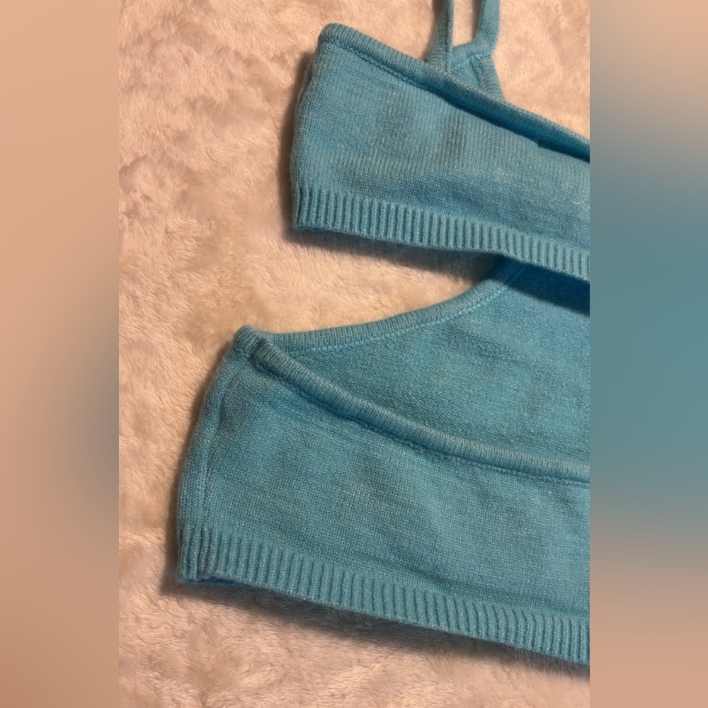 VRG GRL Turquoise Cut Out Crop Top - Picture 14 of 16